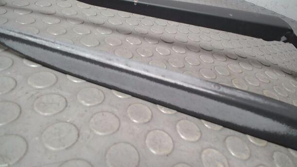 Foto: SCHEIBENWISCHERARME VORN eines Kia Carens CRDi DPF