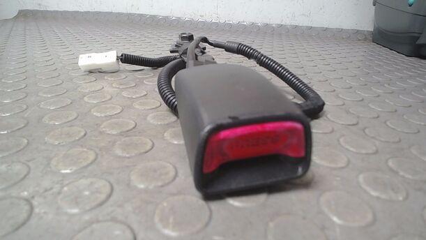 Foto: GURTSCHLOSS VORN LINKS eines Kia Carens CRDi DPF