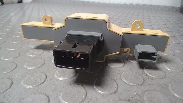 Foto: WARNBLINKSCHALTER eines Kia Carens CRDi DPF