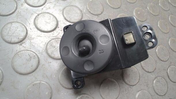 Foto: SCHALTER SPIEGELVERSTELLUNG eines Kia Carens CRDi DPF