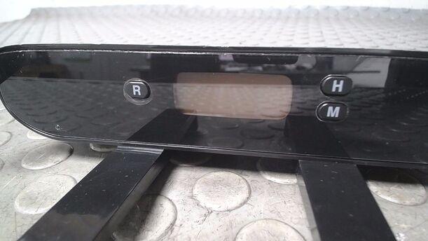 Foto: UHR MITTELKONSOLE eines Kia Carens CRDi DPF