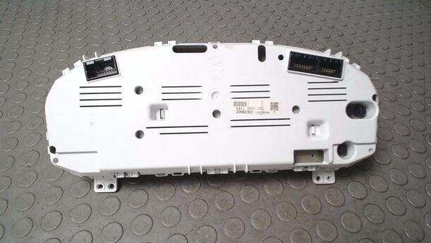 Foto: TACHOEINHEIT eines Kia Carens CRDi DPF