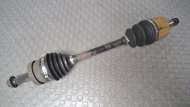 Foto: ANTRIEBSWELLE LINKS eines Kia Carens CRDi DPF