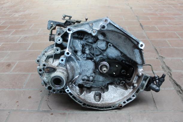 Foto: SCHALTGETRIEBE 5-GANG eines Citroen C4 1.4 16V