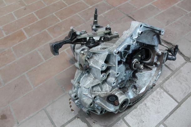 Foto: SCHALTGETRIEBE 5-GANG eines Citroen C4 1.4 16V