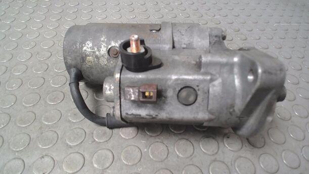 Foto: ANLASSER / STARTER DENSO eines Kia Carens CRDi DPF
