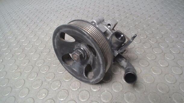 Foto: PUMPE SERVOLENKUNG/ SERVOPUMPE eines Kia Carens CRDi DPF