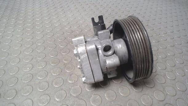 Foto: PUMPE SERVOLENKUNG/ SERVOPUMPE eines Kia Carens CRDi DPF