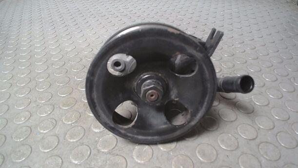 Foto: PUMPE SERVOLENKUNG/ SERVOPUMPE eines Kia Carens CRDi DPF