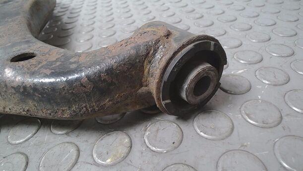 Foto: QUERLENKER VORN LINKS eines Kia Carens CRDi DPF