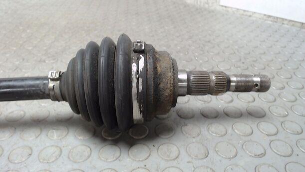 Foto: ANTRIEBSWELLE LINKS eines Opel Astra 1.6