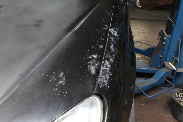 Foto: MOTORHAUBE ( LACKIERUNGSBEDÜRFTIG ) eines Peugeot 206 110
