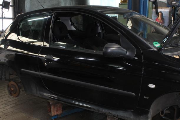 Foto: TÜR RECHTS ( 2/3 TÜRER ) eines Peugeot 206 110