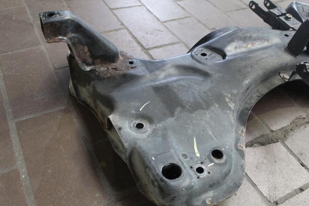 Foto: VORDERACHSE/ ACHSE VORN eines Peugeot 206 110 Highline