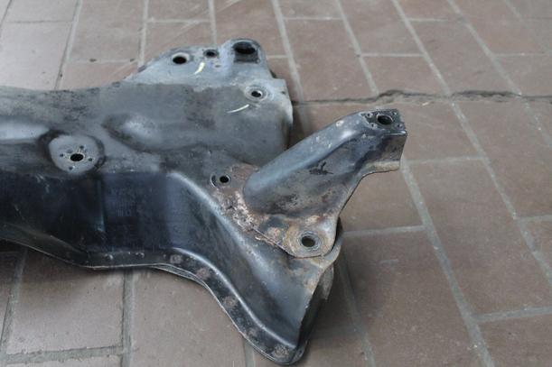 Foto: VORDERACHSE/ ACHSE VORN eines Peugeot 206 110 Highline