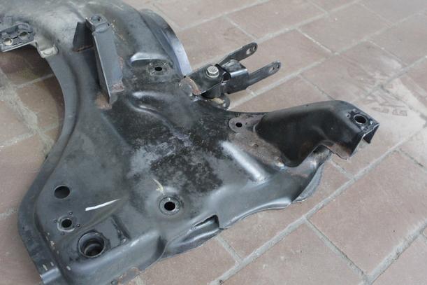 Foto: VORDERACHSE/ ACHSE VORN eines Peugeot 206 110 Highline