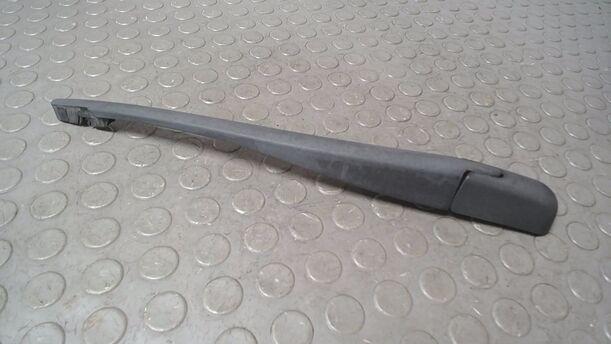 Foto: SCHEIBENWISCHERARM HINTEN ( LIMOUSINE ) eines Peugeot 206 110 Highline