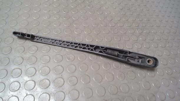 Foto: SCHEIBENWISCHERARM HINTEN ( LIMOUSINE ) eines Peugeot 206 110 Highline
