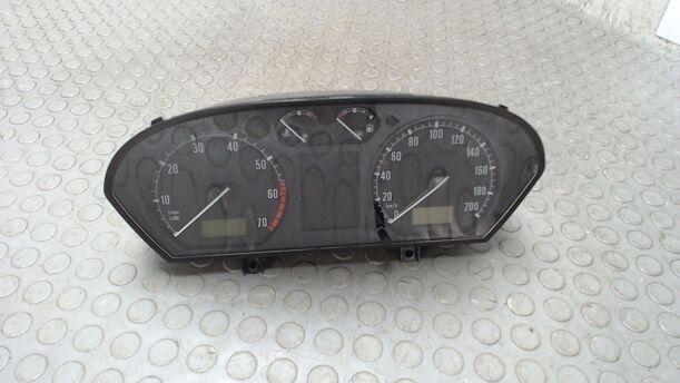 Foto: TACHOEINHEIT / KOMBIINSTRUMENT eines Skoda Fabia 1.4 Combi Highline