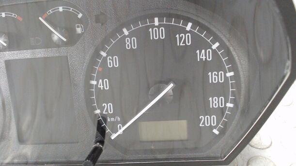 Foto: TACHOEINHEIT / KOMBIINSTRUMENT eines Skoda Fabia 1.4 Combi Highline