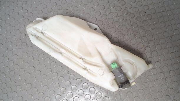 Foto: SCHEIBENWASCHBEHÄLTER eines Peugeot 206 110 Highline