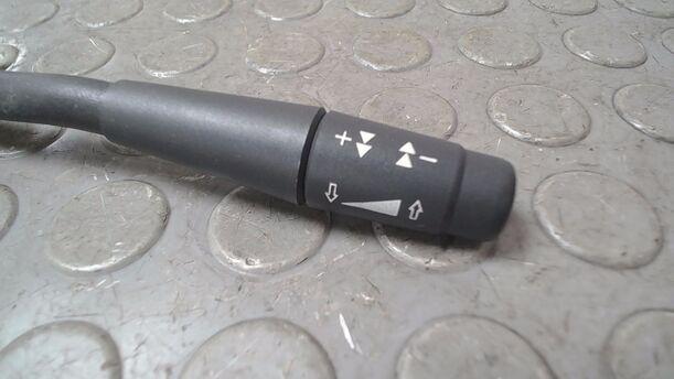 Foto: BLINKERSCHALTER / KOMBISCHALTER eines Peugeot 206 110 Highline