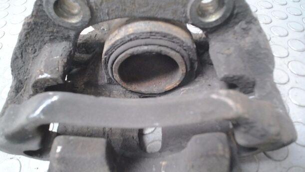 Foto: BREMSSATTEL VORN LINKS eines Peugeot 206 110 TX