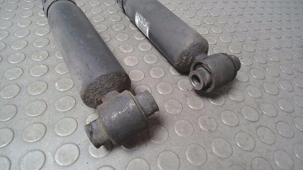 Foto: STOSSDÄMPFERPAAR HINTEN eines Peugeot 206 110 TX