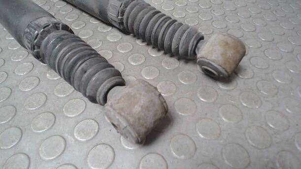 Foto: STOSSDÄMPFERPAAR HINTEN eines Peugeot 206 110 TX