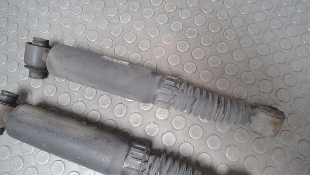 Foto: STOSSDÄMPFERPAAR HINTEN eines Peugeot 206 110 TX