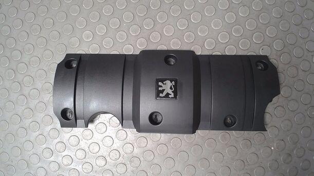 Foto: MOTORABDECKUNG eines Peugeot 206 110 TX