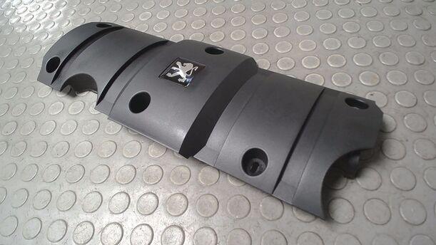 Foto: MOTORABDECKUNG eines Peugeot 206 110 TX