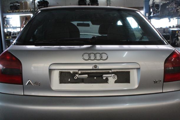 Foto: HECKKLAPPE/ HECKDECKEL ( OHNE WISCHERMOTOR ) eines Audi A3 1.6 TX