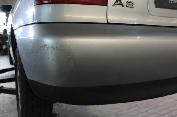 Foto: STOSSFÄNGER/ STOßSTANGE HINTEN ( LACKIERUNGSBEDÜRFTIG ) eines Audi A3 1.6 TX