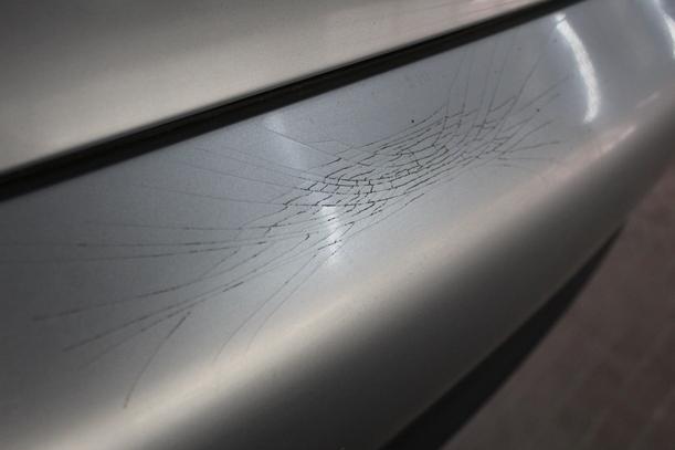 Foto: STOSSFÄNGER/ STOßSTANGE HINTEN ( LACKIERUNGSBEDÜRFTIG ) eines Audi A3 1.6 TX