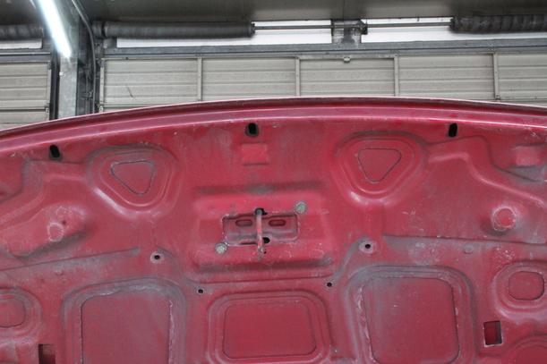 Foto: MOTORHAUBE eines Ford Fiesta 1.3 LS
