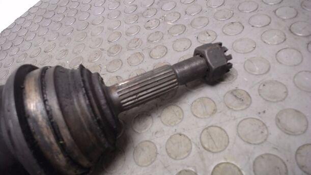 Foto: ANTRIEBSWELLE LINKS (AUTOMATIK) eines OPEL KADETT D KOMBI 13S