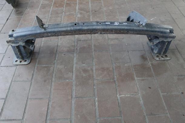 Foto: VERSTÄRKUNG VORN eines Ford Fiesta 1.3
