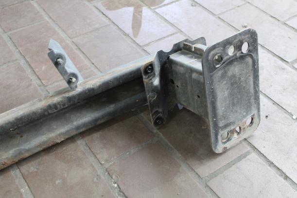 Foto: VERSTÄRKUNG VORN eines Ford Fiesta 1.3