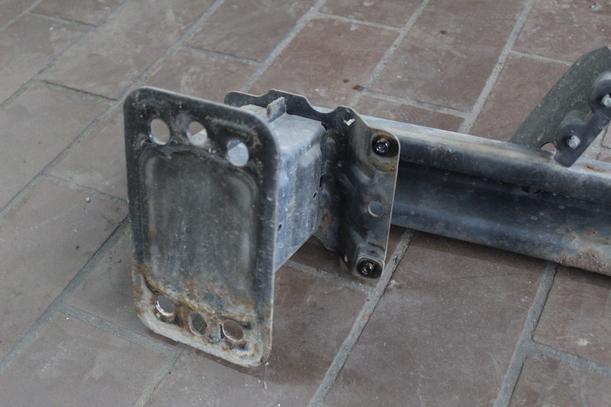 Foto: VERSTÄRKUNG VORN eines Ford Fiesta 1.3
