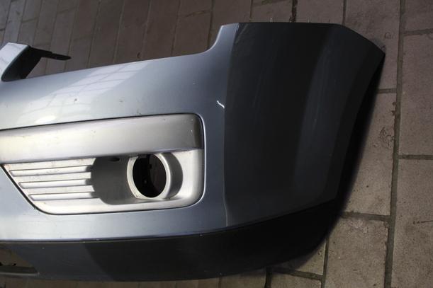 Foto: STOSSFÄNGER/ STOßSTANGE VORN eines Ford Focus 2.0 TDCi