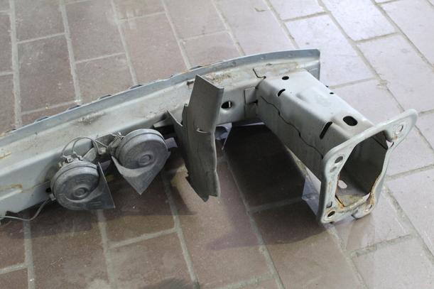 Foto: VERSTÄRKUNG VORN eines Ford Focus 2.0 TDCi
