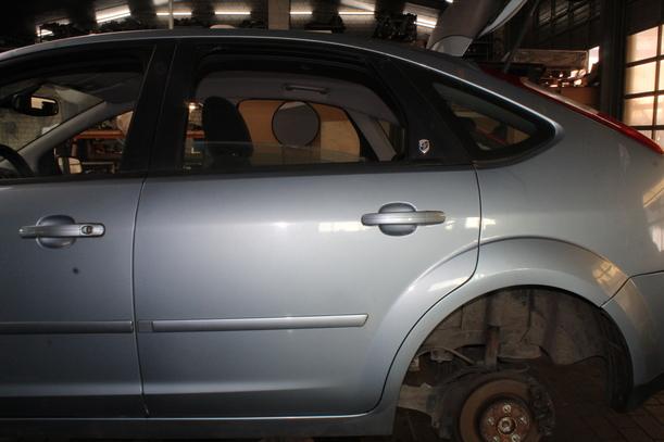 Foto: TÜR HINTEN LINKS ( FLIEßHECK ) eines Ford Focus 2.0 TDCi