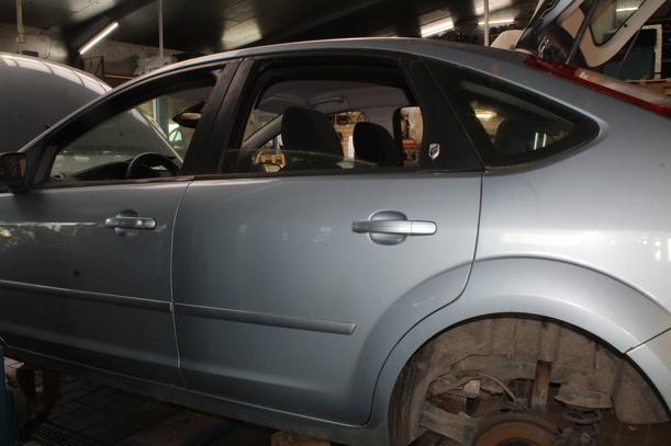 Foto: TÜR HINTEN LINKS ( FLIEßHECK ) eines Ford Focus 2.0 TDCi