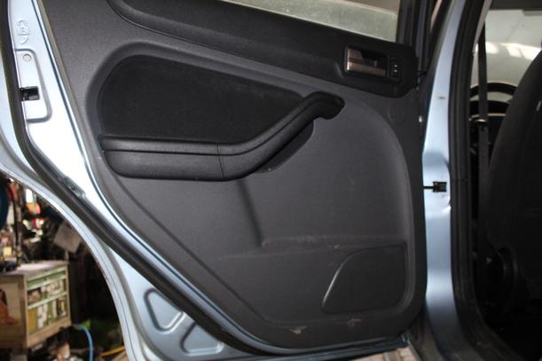 Foto: TÜR HINTEN LINKS ( FLIEßHECK ) eines Ford Focus 2.0 TDCi