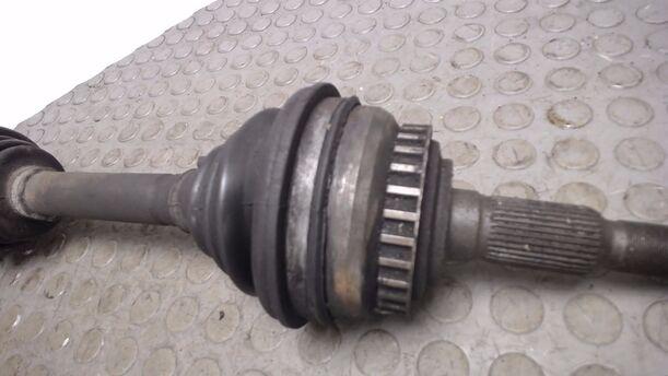Foto: ANTRIEBSWELLE LINKS (ABS) eines Opel Ascona c GL 1,8 E