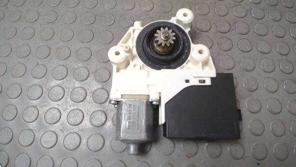 Foto: FENSTERHEBERMOTOR HINTEN RECHTS eines Ford Focus 2.0 TDCi GL 1,8 E