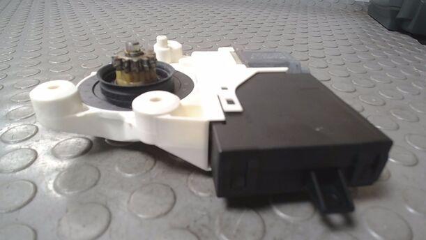 Foto: FENSTERHEBERMOTOR HINTEN LINKS eines Ford Focus 2.0 TDCi GL 1,8 E