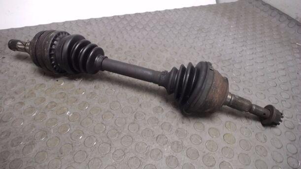 Foto: ANTRIEBSWELLE LINKS eines Opel Ascona c GL 1,8 E