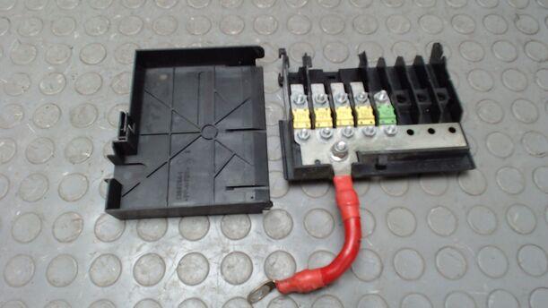 Foto: SICHERUNGSKASTEN BATTERIE eines Ford Fiesta 1.3 GL 1,8 E